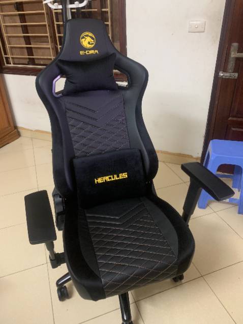 phần chân ghế théo có 1 chân hơi móp tạm chấp nhận đc,  gối tựa lưng ko có dây đeo vào ghế như quảng cáo phần chân ghế théo có 1 chân hơi móp tạm chấp nhận đc,  gối tựa lưng ko có dây đeo vào ghế như quảng cáo