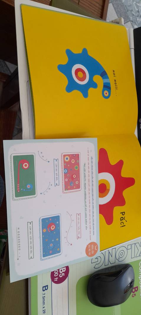 Giao hàng nhanh, đóng gói cẩn thận, sách thích lắm, bo góc, bìa cứng cáp, màu in sắc nét, đẹp. Bộ ehon hình vẽ ngộ nghĩnh, người lớn nhìn còn thích mê