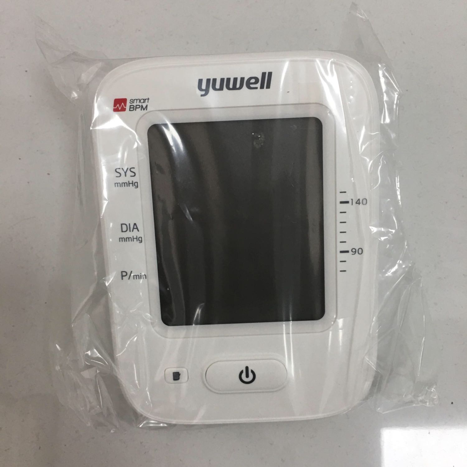 đóng gói cẩn thận, có thẻ bảo hành đầy đủ, máy có cả nói tiếng việt nên đem về cho bố dùng rất dễ. Sử dụng cũng dễ, bấm 1 nút là xong. Lâu lắm mới thấy có sản phẩm chất lượng như này