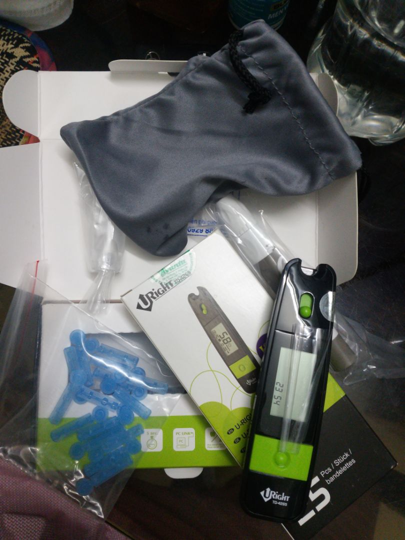 Máy mới khá sắc sảo đầy đủ sách bút... chắc sử dụng ok. đóng gói cẩn thận. có tặng hộp *** 25 que thử
đăng km có 25 kim chích máu nhưng chỉ có 15 kim  nên cho 4* Máy mới khá sắc sảo đầy đủ sách bút... chắc sử dụng ok. đóng gói cẩn thận. có tặng hộp *** 25 que thử
đăng km có 25 kim chích máu nhưng chỉ có 15 kim  nên cho 4*