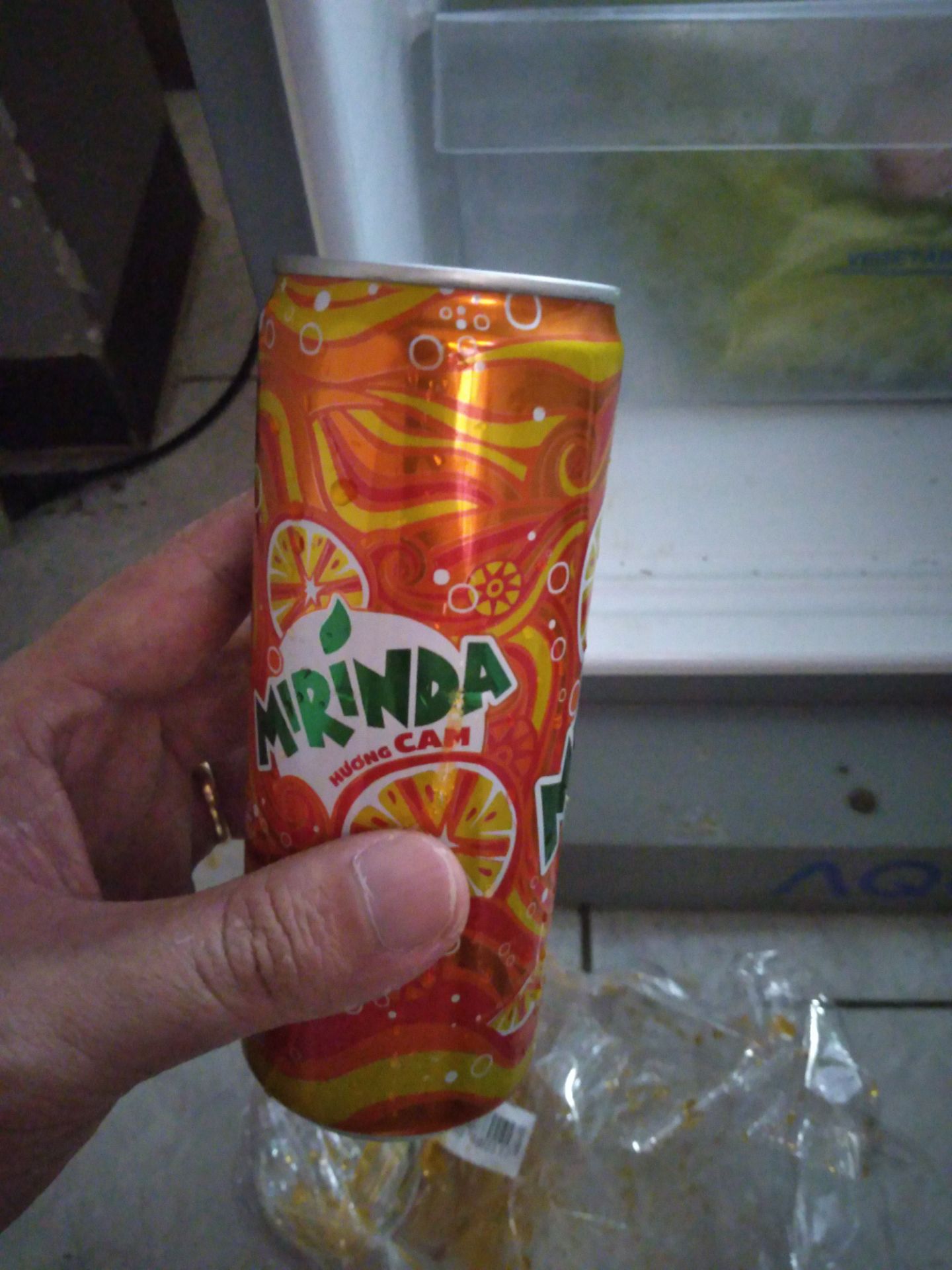 1 *** bị lủng chảy nước ra rồi. Nhà cung cấp có trừ bớt tiền 1 *** lại không?