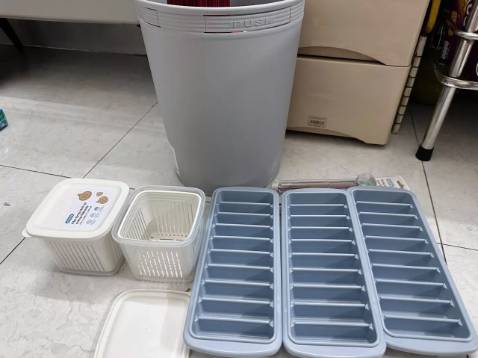 Mua hàng inochi về dùng mọi người . Cái nào cũng dày dặn , chất liệu nhựa tốt , tuy giá hơi cao so với hàng ngoài chợ nhưng an tâm , không mang bực mình vào người