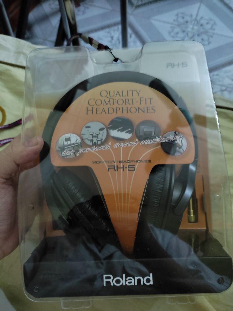 Tai nghe được đóng gói cẩn thận, âm thanh trong và rõ, cắm vào đàn nghe từng nốt rõ ràng. Tai nghe được đóng gói cẩn thận, âm thanh trong và rõ, cắm vào đàn nghe từng nốt rõ ràng.