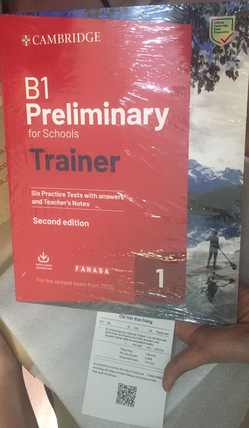 Tiki và Fahasa giao hàng siêu nhanh, chất lượng sách rất tốt!!! Mình đặt hôm kia mà sáng nay đã nhận được sách rồi :)) Bên giao hàng đúng là phục vụ xuyên Tết . Tuyệt vời quá!!! Tiki và Fahasa giao hàng siêu nhanh, chất lượng sách rất tốt!!! Mình đặt hôm kia mà sáng nay đã nhận được sách rồi :)) Bên giao hàng đúng là phục vụ xuyên Tết . Tuyệt vời quá!!!