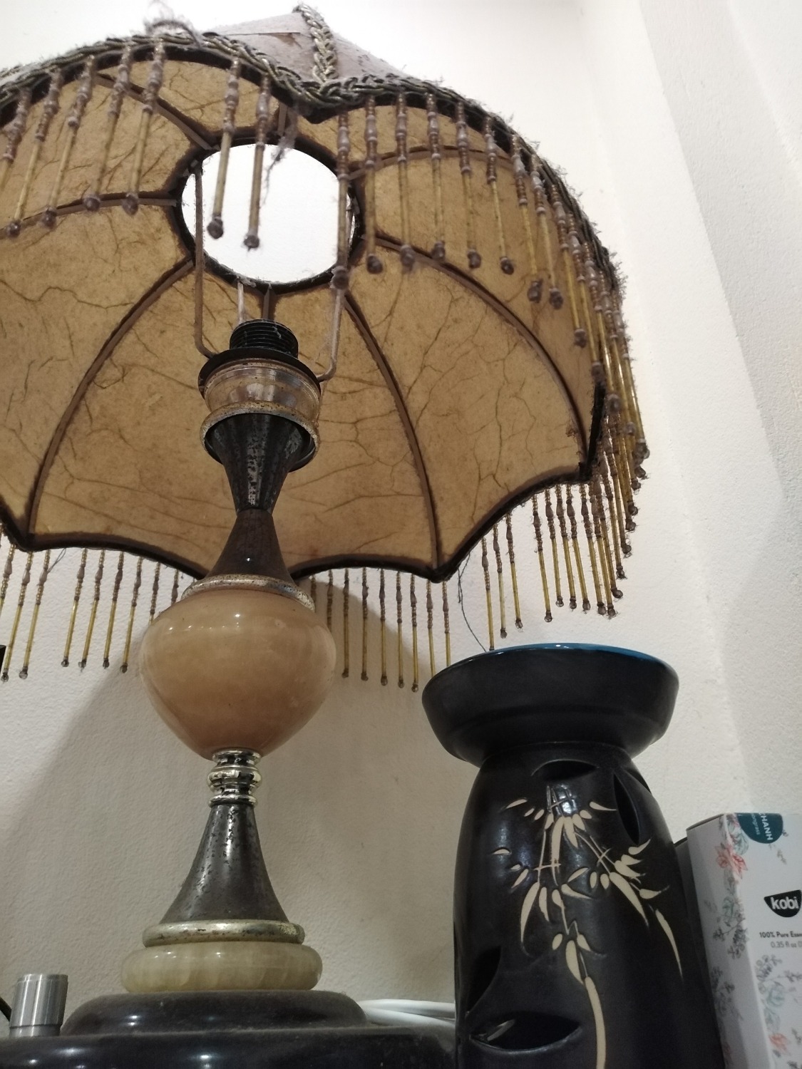 Nến đốt không mùi, mình chưa canh chính xác đốt được bao lâu nhưng thấy khá lâu á. Chắc tầm 3-4 tiếng. Bộ đèn đẹp với tầm giá này mình nghĩ đây 1 sản phẩm đáng đồng tiền bát gạo