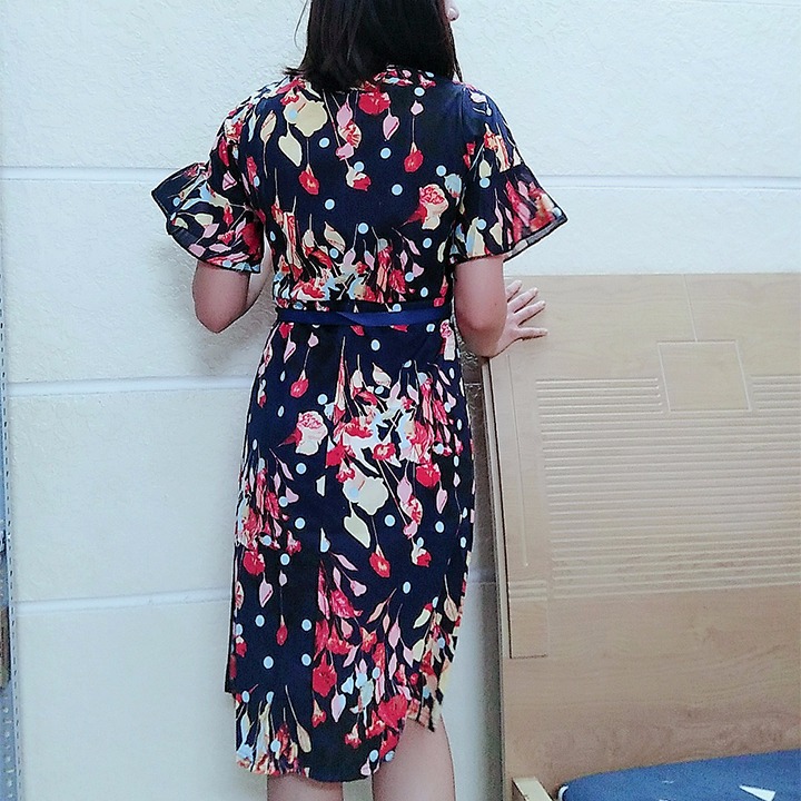 Chất vải hơi thô, nhưng kiểu dáng và màu sắc đẹp, mặc lên nhìn sang chảnh. Mình 46kg, cao 1.55m mặc rất vừa vặn, cảm ơn shop và tiki nhé