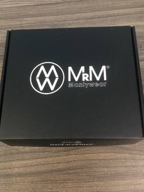 Mua cả box , full đồ của shop. áo quần tất đều rất đẹp, chất lượng, mặc rất vừa vặn. Hộp  đẹp lịch sự, mua cả box nên tiết kiệm khá nhiều so với mua lẻ ạ. Khuyên mọi người nên mua, mình dùng rất nhiều đồ của Mrm rồi, không vừa shop còn hỗ trợ đổi trả miễn phí luôn ạ.