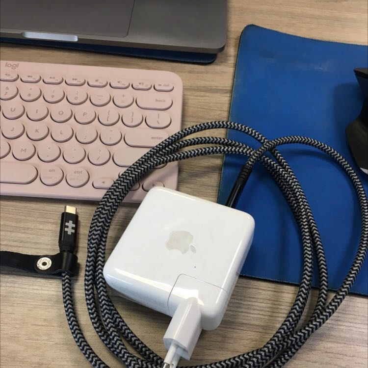 Sản phẩm tốt, chất lượng tuyệt vời đúng mô tả và hàng hyper lúc nào cũng tốt, sạc rất nhanh và truyền tốt, mua ở tiki không sợ không đúng hàng 👍, giao hàng rất nhanh, shop hỗ trợ nhiệt tình 👍.