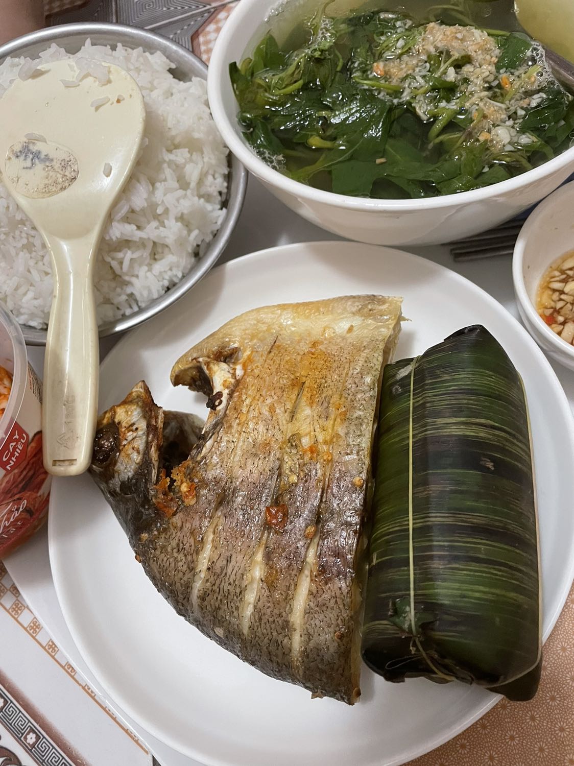 Mua được giá 1199k giá tốt. Chiên cá k bôi miếng dầu nào mà cũng ra 1 đống dầu trên cá. Chín đều k phải trở, tiết kiệm nhiều time, k bị bắn dầu, k phải canh trở cá. Lại tốt cho sức khoẻ, chiên xong cá k bị hôi nhựa. Rất tốt so vs giá. Dể sử dụng