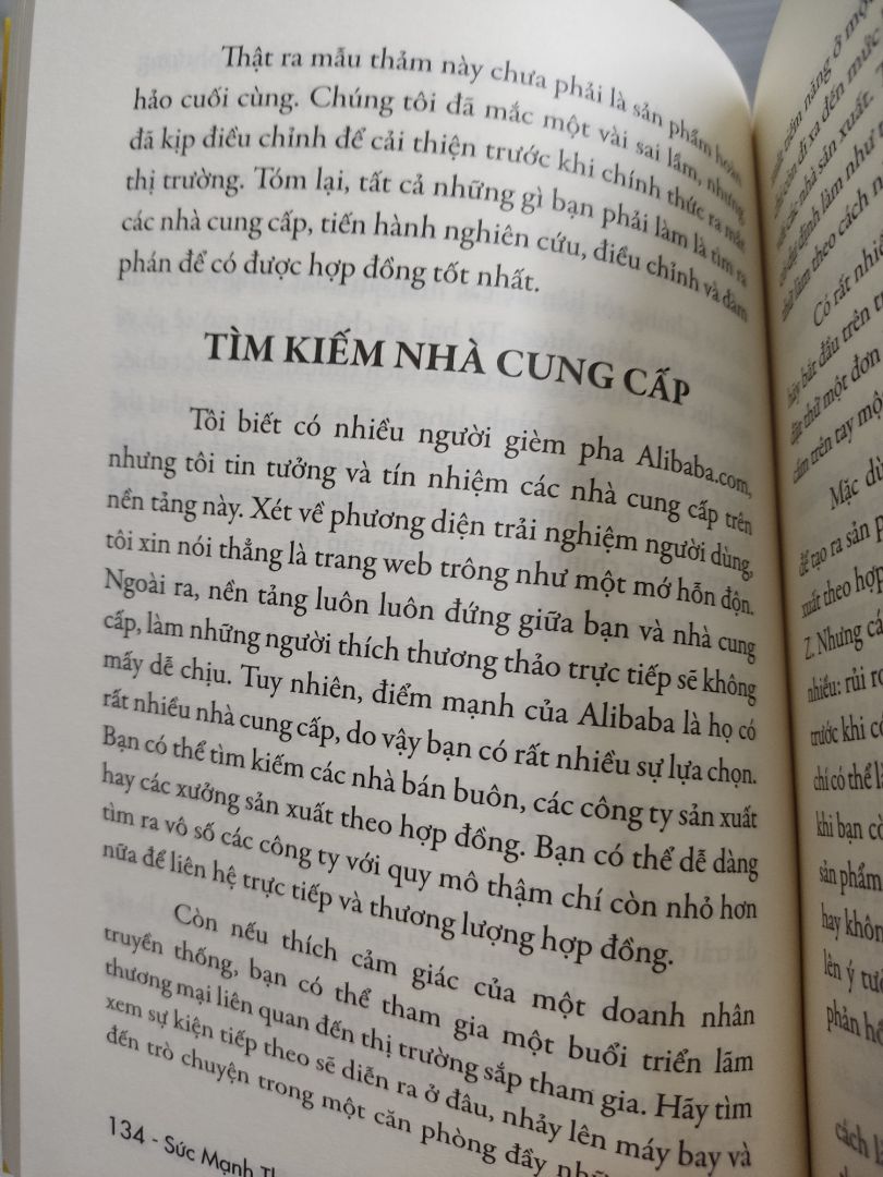Sách với chiến lược kinh doanh TMĐT khá ấn tượng. Đọc xong cảm thấy có thể nắm bắt được toàn bộ quá trình phát triển công ty, từ một đối tượng khác hàng ban đầu, đến một sản phẩm, rồi đến 4,5 sản phẩm và cuối cùng là một thương hiệu lớn.