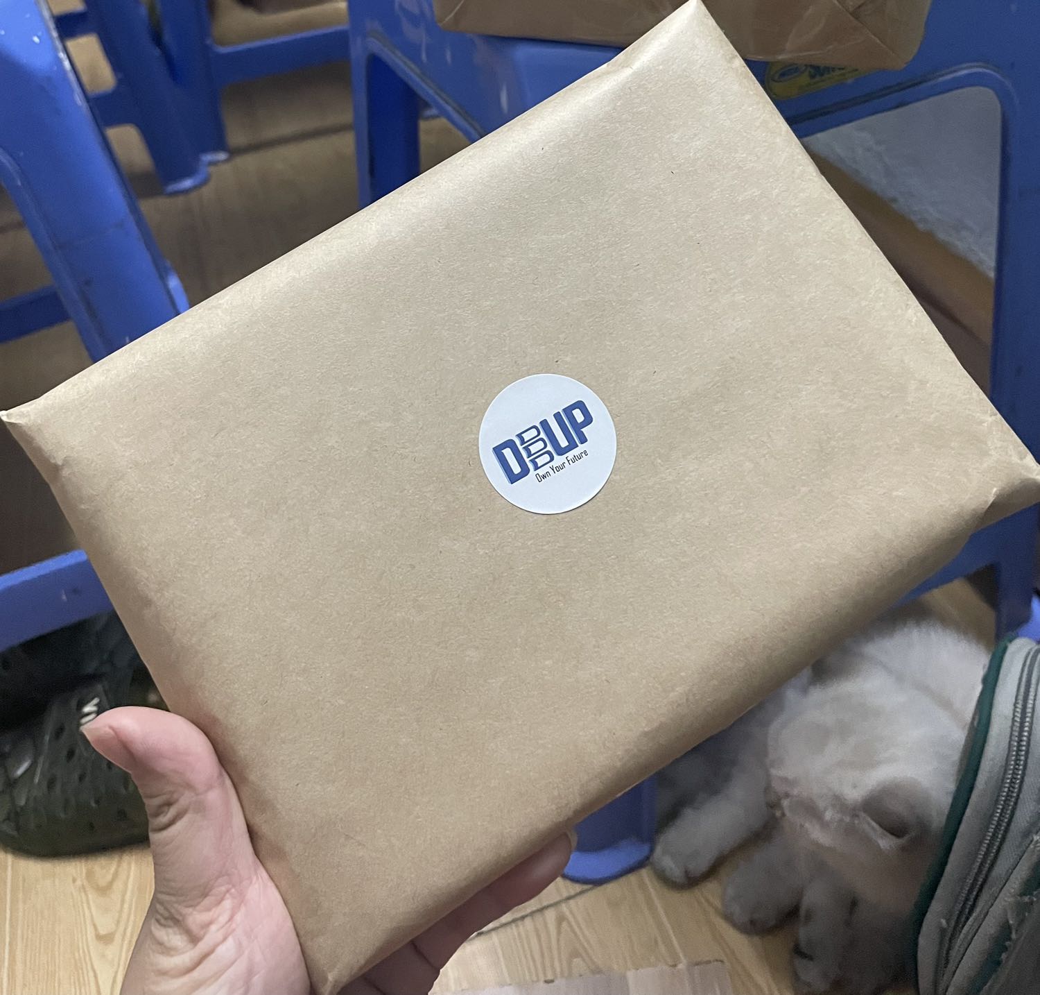 Mình đã nhận được sách, shop giao hàng siêu nhanh,  đặt hôm trước hôm sau ở HN nhận được luôn rồi, sách đóng gói cẩn thận bọc nilong, chống sốc và hộp đầy đủ. Mua sách của shop nhiều lần rồi nên cảm thấy rất tin tưởng, chúc shop ngày càng phát triển!