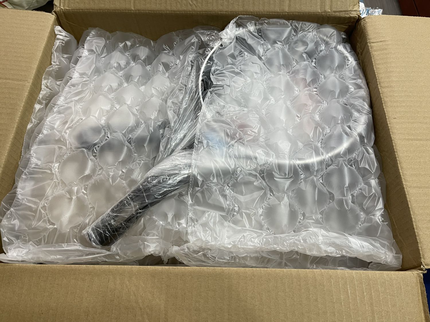 Chảo xài oke lắm ạh. Giá rẻ hơn mua ở sthi nhiều. Đóng gói chắc chắn. Rất hài lòng về dịch vụ ship của tiki. Hồi trước mình toàn mua của sốp-pi. Nhưng giờ chuyển qua mua hoàn toàn của tiki rồi