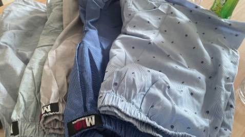 Chất vải rất đẹp, cắt đủ vải, đường may chắc đẹp, hàng y hình, giá lại quá quá là hời, các bạn rất nên mua, mỗi cái là form rộng, nên những thanh niên muốn mặc vừa thì nên giảm 1 size,