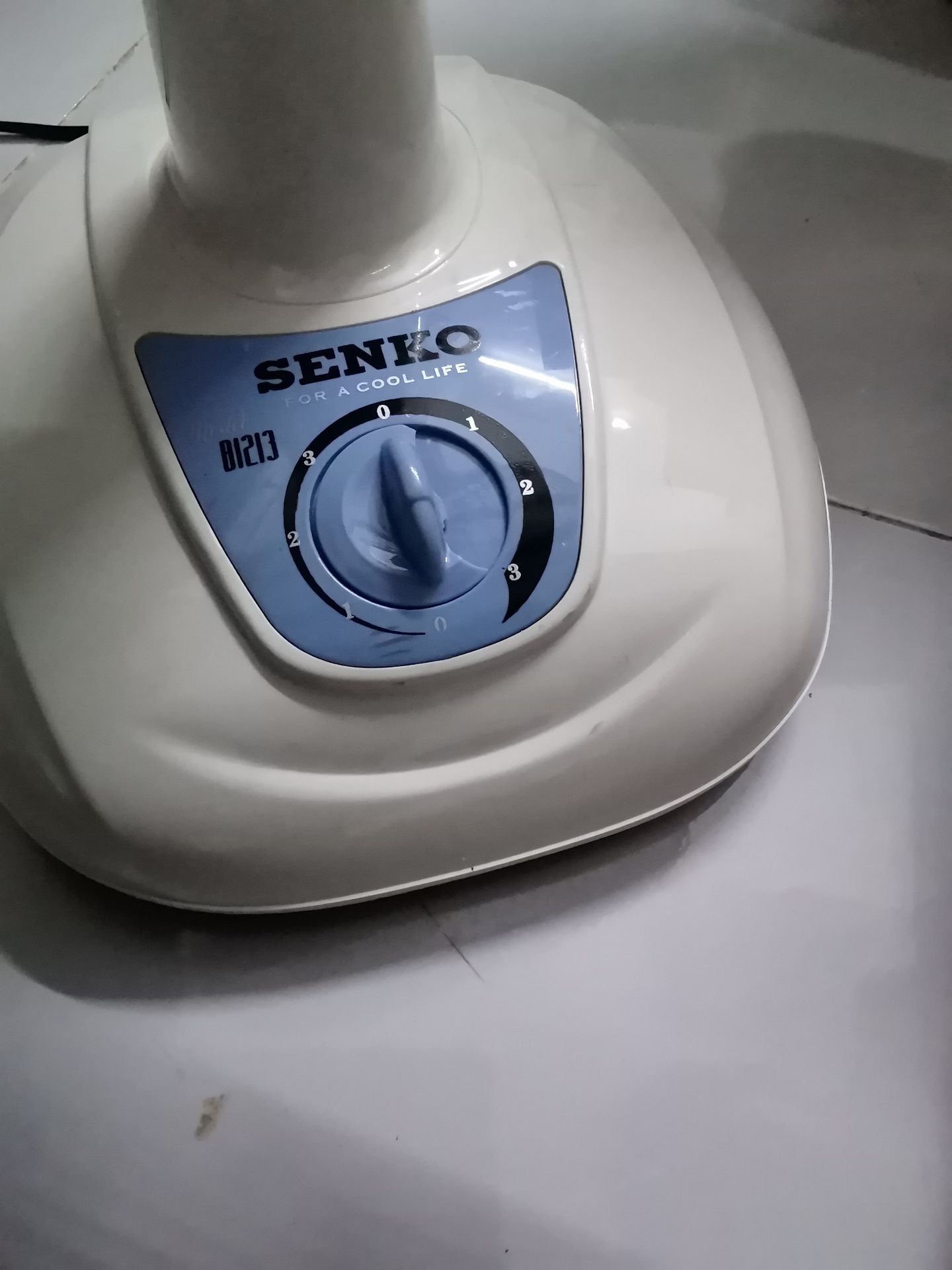 Giao hàng vỡ, nút nguồn bị vỡ. K có mảnh vỡ trong hộp. 1 sao. Muốn đổi trả hàng