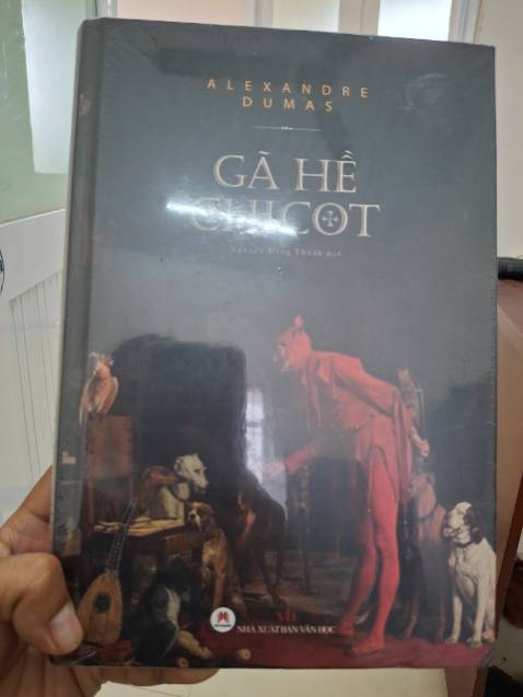Thật sự thất vọng về sự gói hàng của Tiki. Hộp rách muốn rớt cả sách ra ngoài luôn. Là khách hàng mua sách thân thiết mà bị vậy rất khó chịu.
May mà bìa cứng, sách không bị móp hay rách nên mình lượng thứ bỏ qua.
Nội dung sách, thì mình chưa thể viết cảm nhận vì mục đích của mình mua về làm tủ sách cho gia đình.