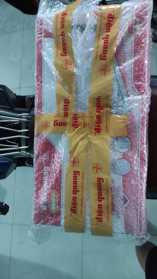 Hàng giao đúng thời gian như đã hẹn.
Trước mắt thấy đèn hoạt động ok, không biết bền không 1 thời gian mới biết được.
Đóng gói không chắc chắn lắm, họp đèn có dấu hiệu mở ra nhiều lần.