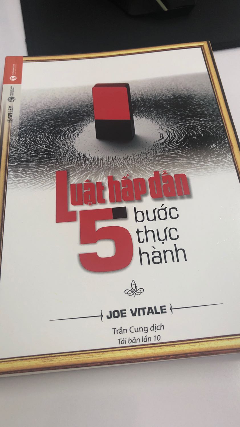 Tiki giao hàng nhanh, sáng đặt mà chiều đã nhận đc r.
Nội dung đọc sơ qua thấy rất hứng thú, đang chờ tan làm về để đọc và suy ngẫm.