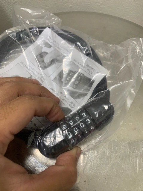 khoá chắc chắn , giao đúng mẫu