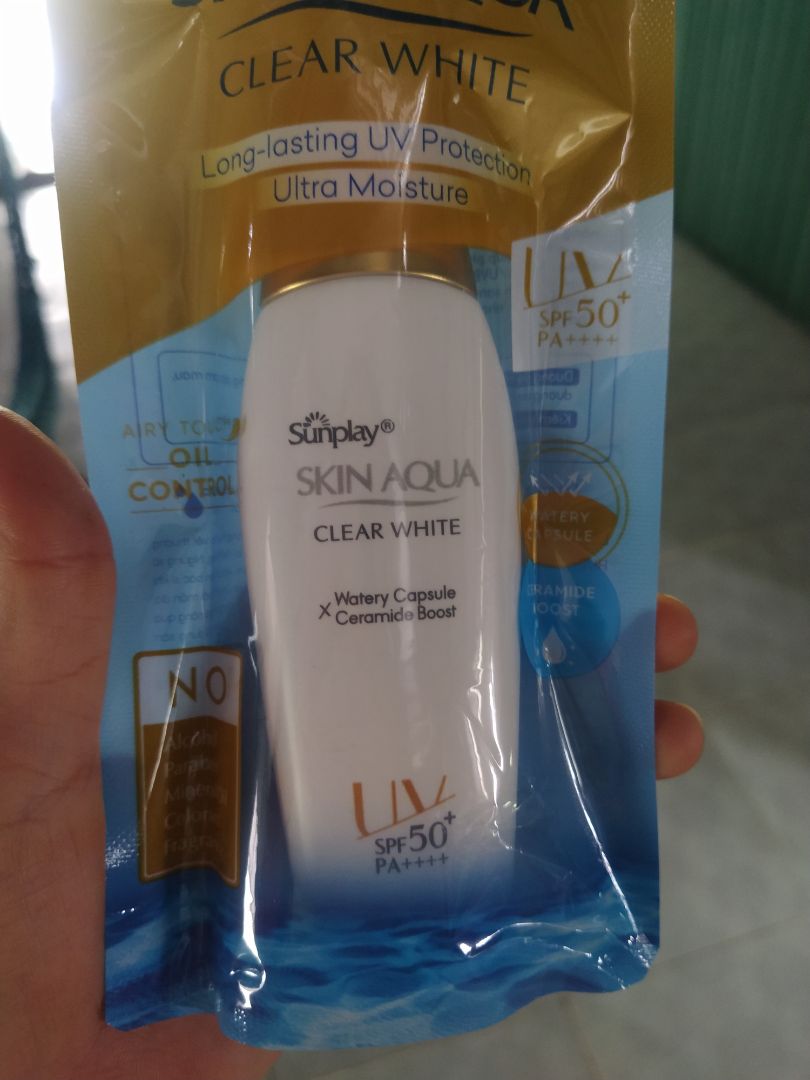 sản phẩm dạng sữa thấm tốt ko bết rít ko nâng tone,mình da thường xài cũng ổn, giá sv,nhưng cuối ngày ở phần dưới mắt có để lại vệt trắng nha, lúc trc mình mua 2 chai nhỏ xài cũng ổn nên đổi chai lớn mà giá tiết kiệm hơn.