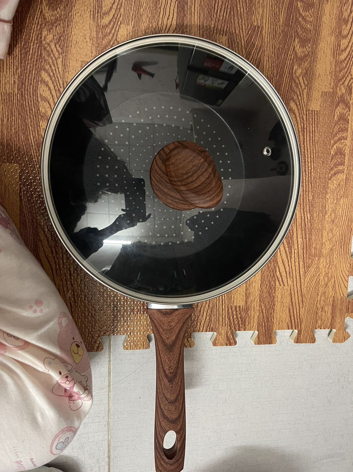 Chảo cầm nặng tay, ngoại hình ổn. Giao hàng nhanh. Mình chưa dùng nên chưa biết chống dính ổn không