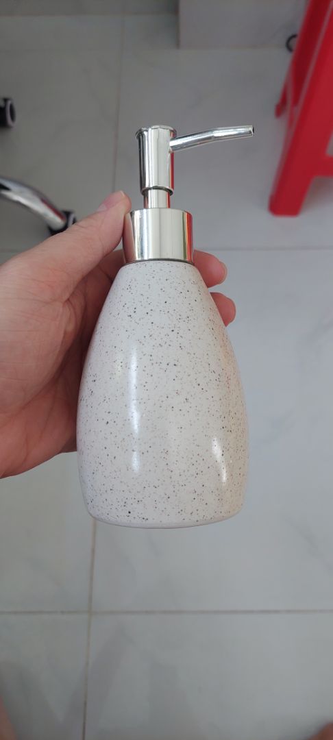 Đẹp. hơi tiếc thiếu màu trắng.