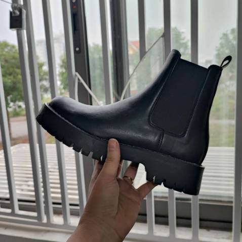 Mua giùm cho anh , nhưng thấy rất đẹp và thích , giày chắt chắn , okela luôn 
Nên mua nha mọi ngừ