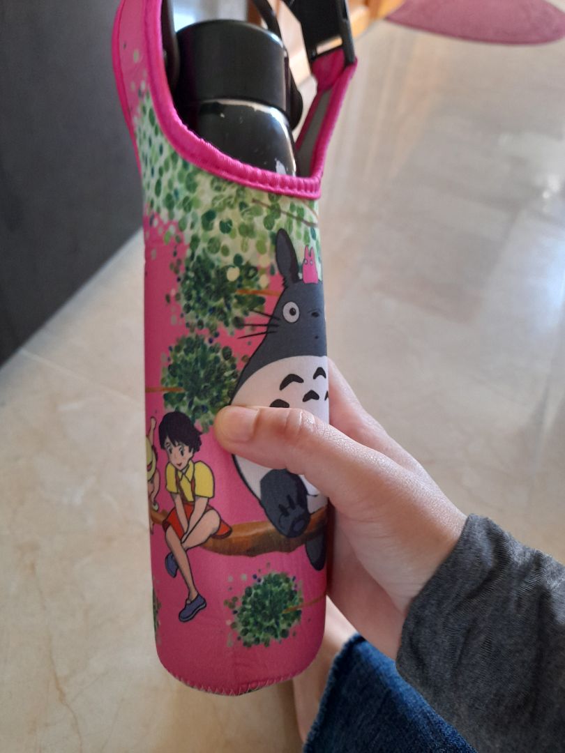 túi đẹl. đường may chắc chắn..vừa với bình nước của mình. nhưng shop giao màu hồng k hợp với người lớn tuổi như mình. tiếc ge