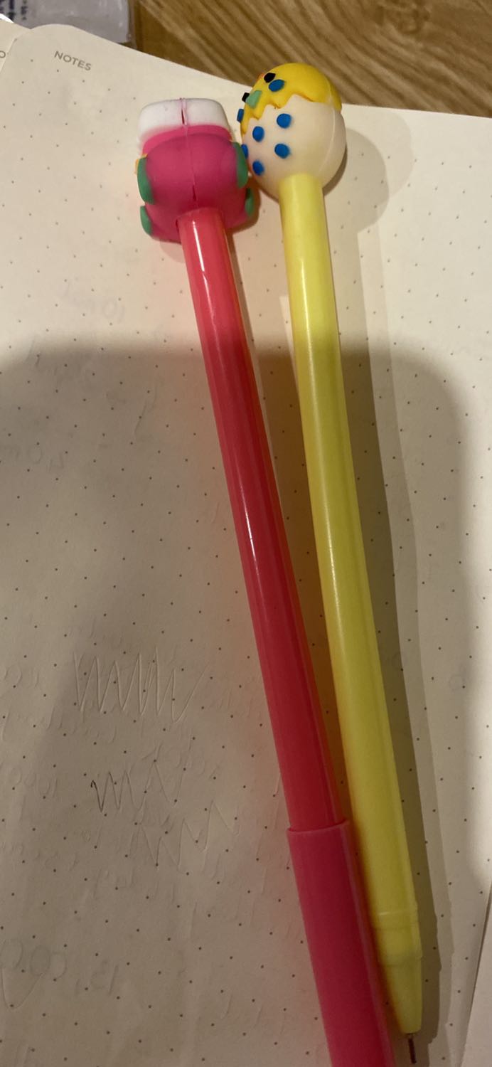 Bút ko viết ra mực. Yêu cầu shop đổi lại cây khác/ refund lại tiền. Nên kiểm tra chất lượng trc khi ship cho KH