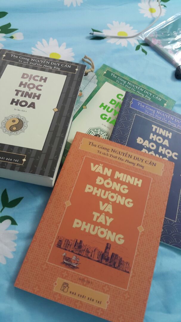 Các sách của cụ Cần rất hay. Văn chương súc tích, không cầu kỳ. Nhiều kiến thức đòi hỏi phải có thời gian nghiền ngẫm, nghiên cứu thêm. Combo hai quyển này thì cũng dễ hiểu. Các sách của cụ Cần rất hay. Văn chương súc tích, không cầu kỳ. Nhiều kiến thức đòi hỏi phải có thời gian nghiền ngẫm, nghiên cứu thêm. Combo hai quyển này thì cũng dễ hiểu.