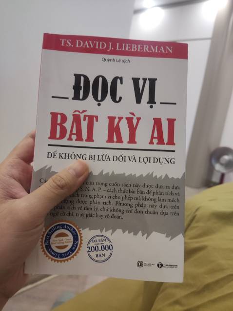 Đóng gói nhanh , khá đẹp. Cuốn sách mang nặng lý thuyết nhiều , mỗi tình huống trong cuộc sống, nên mình nghĩ trải nghiệm trong cuộc soongd hơn, sách là sách
