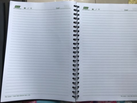 Sổ đẹp, chắc chắn, màu sắc nền nã, có thiết kế 4 sụbjects tiện sử dụng.