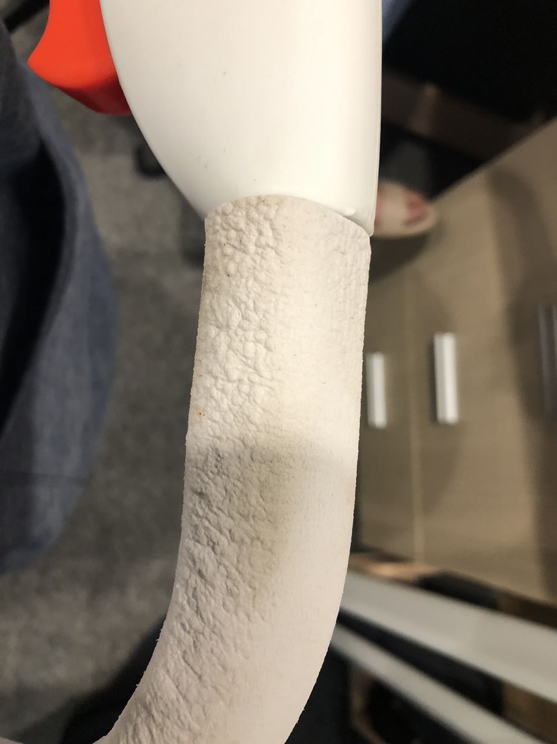 Sản phẩm k dc hoàn hảo, khi tháo các miếng mút che mới thấy dc có chỗ bị bẩn và gỉ set Sản phẩm k dc hoàn hảo, khi tháo các miếng mút che mới thấy dc có chỗ bị bẩn và gỉ set