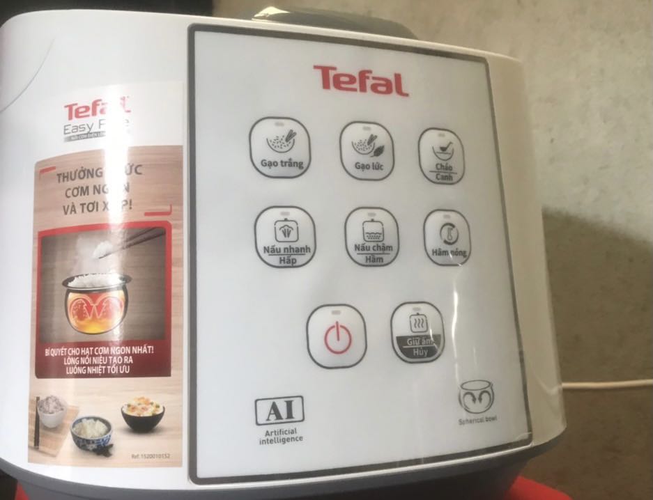 tadaaa, vậy là chiếc nồi cơm yêu thích đã ở trong tay mình rồi, cứ ngỡ dịch thế này sẽ phải đợi lâu lắm mới nhận được, nhưng không chỉ sau 4 ngày đặt hàng là mình đã được nhận rồi. Nồi cơm của hãng này cũng như chảo chống dính thì không lăn tăn gì cả, tuyệt vời.