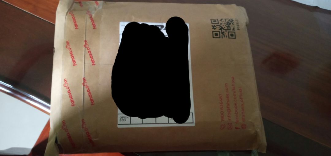 Sách được đóng gói cẩn thận, kín đáo.
Giao hàng nhanh, shipper nhiệt tình.
Bìa sách được bọc nhựa kĩ càng. Bên ngoài sách có miếng muốt bọc lại nên rất yên tâm.
Vì đặt sách với Fahasa nên có bonus một tấm thiệp rất cưng và có hóa đơn rõ ràng, uy tín.
Chữ in rõ ràng, nội dung hay, còn là bìa cứng nên mát lòng ghê.