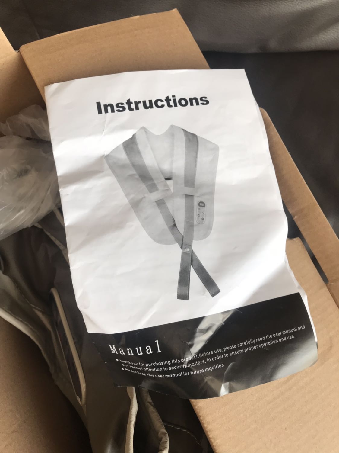 Cái này mình mua để tặng quà giáng sinh cho Ba mình. Vậy mà khi mở ra như đồ cũ. Đã vậy còn bị rớt cát ra ngoài tùm lum nữa, tờ giấy manual bị nhàu nát như lụm lại ở ngoài vậy! Khuyên mn ko nên mua cái này mắc công tốn tiền & thời gian đổi trả nữa. Giá cũng đâu rẻ đâu!