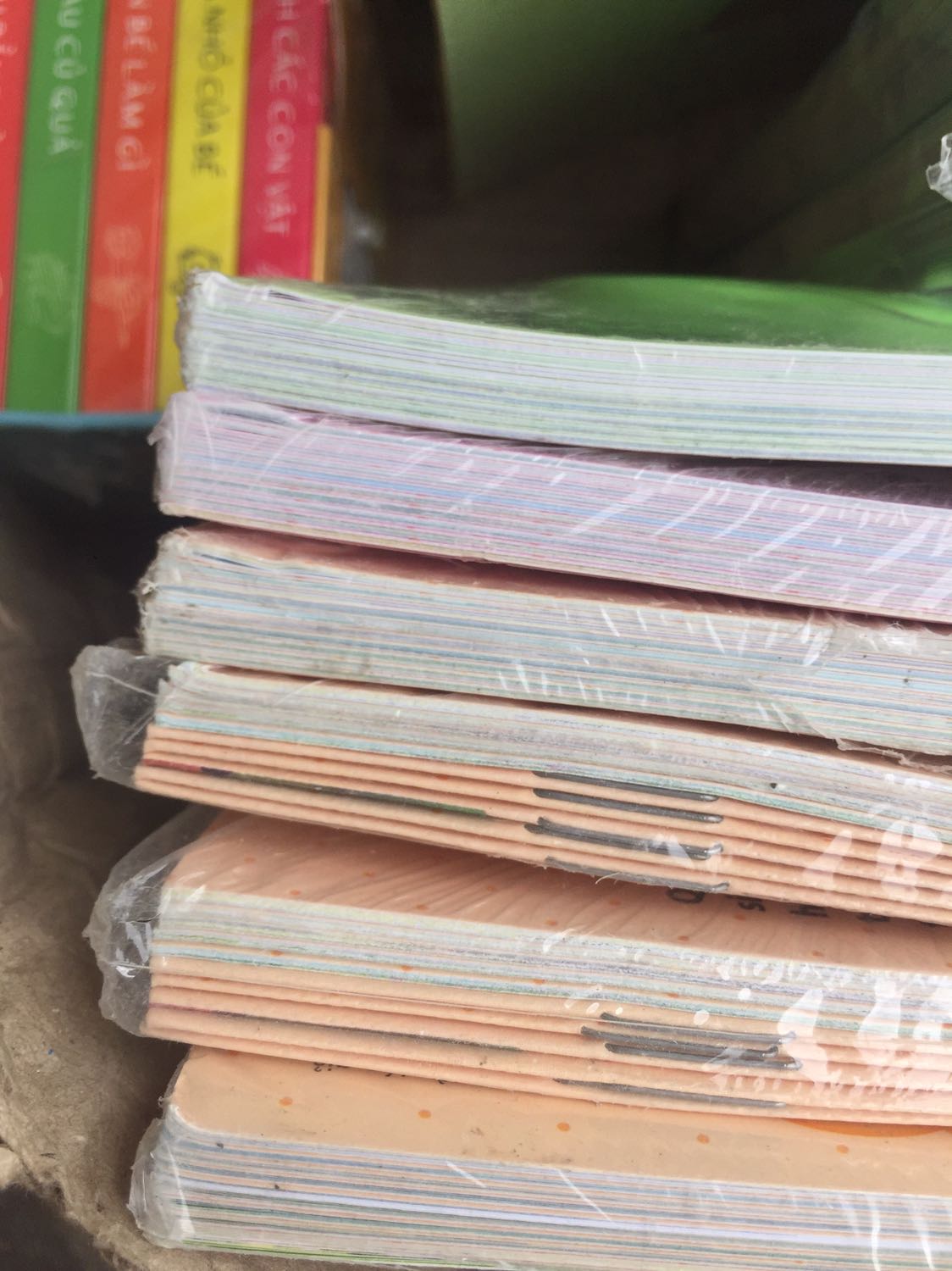 Rất thất vọng. Sách rách, nát và bẩn. Bộ thì thừa (2 quyển giống nhau), bộ thì thiếu sách (10q thì có 8). Như thể là sách dọn kho. Yêu cầu Tiki thu hồi lại đơn hàng và giao lại cho tôi đơn mới. Nếu ko thì hoàn trả lại tiền cho tôi.