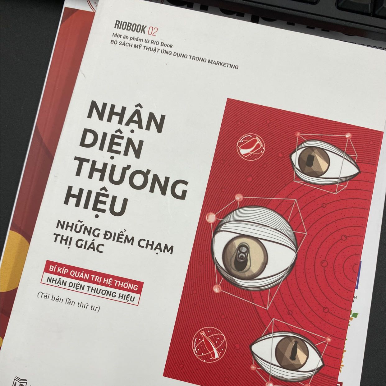 Sách tham khảo chuyên ngành rất phù hợp. Sách layout ok, in ấn màu sắc rõ, đẹp. Kích thước cầm vừa tay.