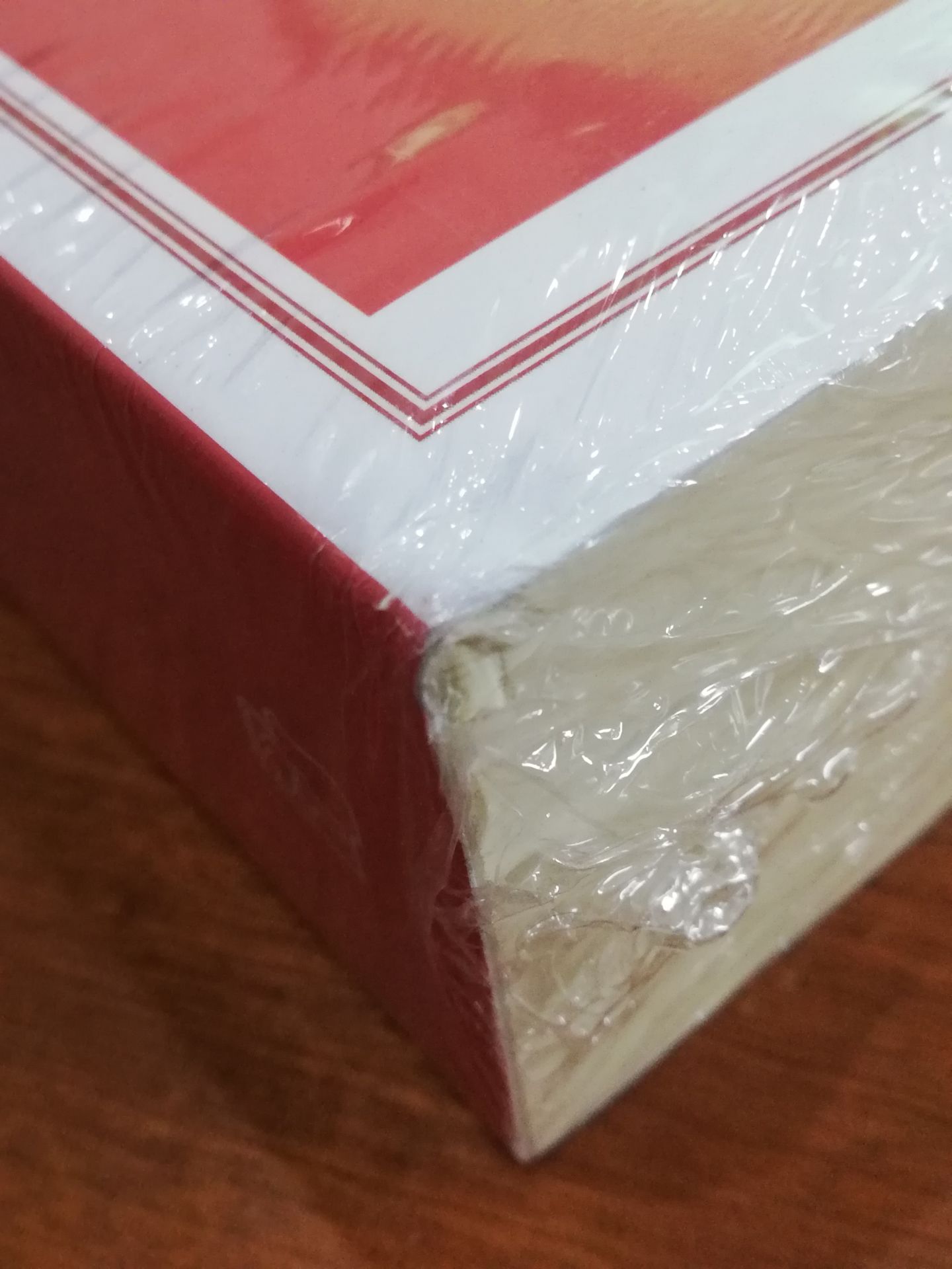 Sách nhận rất nhanh. Nhưng mình không hài lòng ở chỗ là Tiki không bộc sách thêm xốp bong bóng, nên gáy sách bị móp do vận chuyển. Đối với mình điều này rất khó chịu, cũng may bị móp không nhiều. Hy vọng Tiki có thể khắc phục vấn đề này trong đóng gói sản phẩm cho khách hàng. Sách nhận rất nhanh. Nhưng mình không hài lòng ở chỗ là Tiki không bộc sách thêm xốp bong bóng, nên gáy sách bị móp do vận chuyển. Đối với mình điều này rất khó chịu, cũng may bị móp không nhiều. Hy vọng Tiki có thể khắc phục vấn đề này trong đóng gói sản phẩm cho khách hàng.