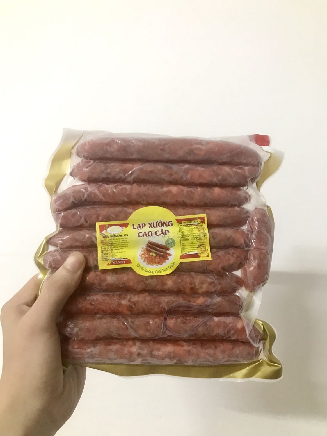 Mình rất bất ngờ về tốc độ giao hàng của Tiki thời gian gần đây. Mặc dù đang dịch nhưng chỉ 3 ngày đã nhận được hàng ở HN. Lạp xưởng ăn rất ngon, tuy nhiên hơi ngọt một chút. Mình dùng nồi chiên ko dầu rán sơ qua nên rất dễ chế biến. Mình rất bất ngờ về tốc độ giao hàng của Tiki thời gian gần đây. Mặc dù đang dịch nhưng chỉ 3 ngày đã nhận được hàng ở HN. Lạp xưởng ăn rất ngon, tuy nhiên hơi ngọt một chút. Mình dùng nồi chiên ko dầu rán sơ qua nên rất dễ chế biến.