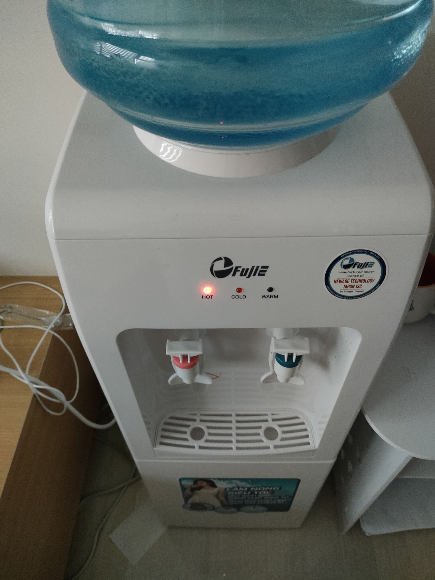 Nóng lạnh tức thì, đáng tiền lắm, nên mua nha mọi người