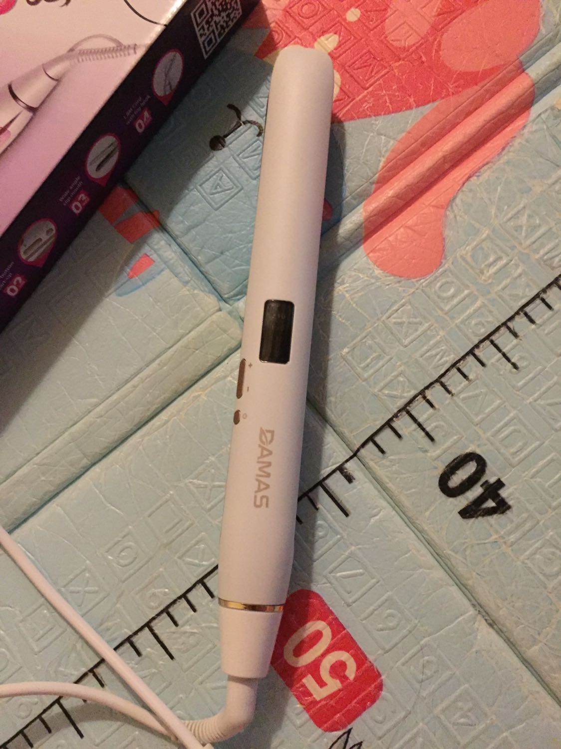 Máy đẹp kinh khủng shop ạ, nhìn lớp vàng như mạ vàng vậy. Được bảo hành tận 12 tháng lận 
Nóng nhanh duỗi tóc mượt, lớp gang của máy cách nhiệt tránh bị bỏng tuyệt đối 
Good 👍🏻