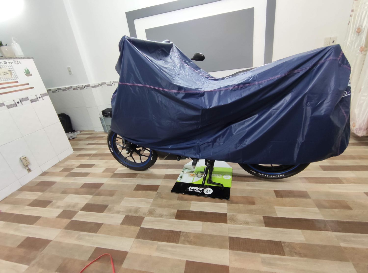 Đánh giá lần 2, dùng tròn 2 tháng 3 tuần thì rách, quá nhanh. 3s về chất lượng.
Đánh giá lần 1, đúng màu, đúng hình mô tả, đúng hình đóng gói. Khi nào rách đánh giá lần 2. Loại này ít nhất phải 4 tháng mới rách, nếu dưới thì vote sao lại