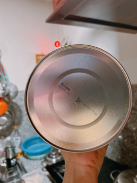 giao hàng nhanh, đóng gói sản phẩm ổn, mua làm quà tặng nên không biết có bền không :)