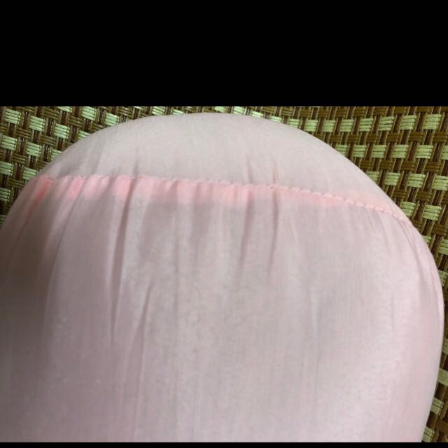 Gối đẹp  , may chắc nữa .Sau này có gì mua nữa quá!,Giao nhanh ghê, theo dõi đơn thì tưởng tui sẽ có gối đúng lịch chứ!Tui mia 2 cái nên hơi run.,bấm 5 sao k được