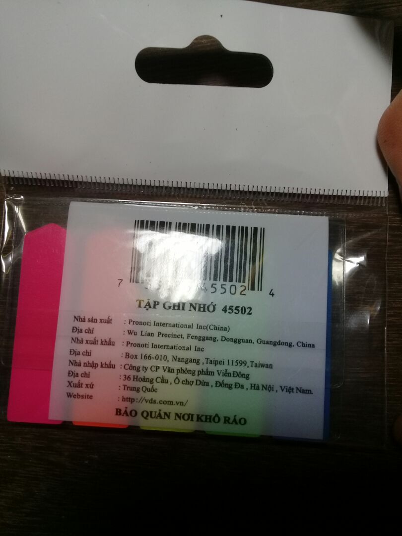 màu sắc cực kì bắt mắt; nhỏ gọn có thể dùng để đánh dấu những trang sách có câu nói hay, đẹp, giao nhanh hơn dự kiến của tiki, shipper thân thiện hòa đồng, nhưng cái này rất nhỏ nhưng tiki lại bỏ vào 1 cái túi khác của đơn hàng mình thấy hơi uổng, ủng hộ tiki hết mình