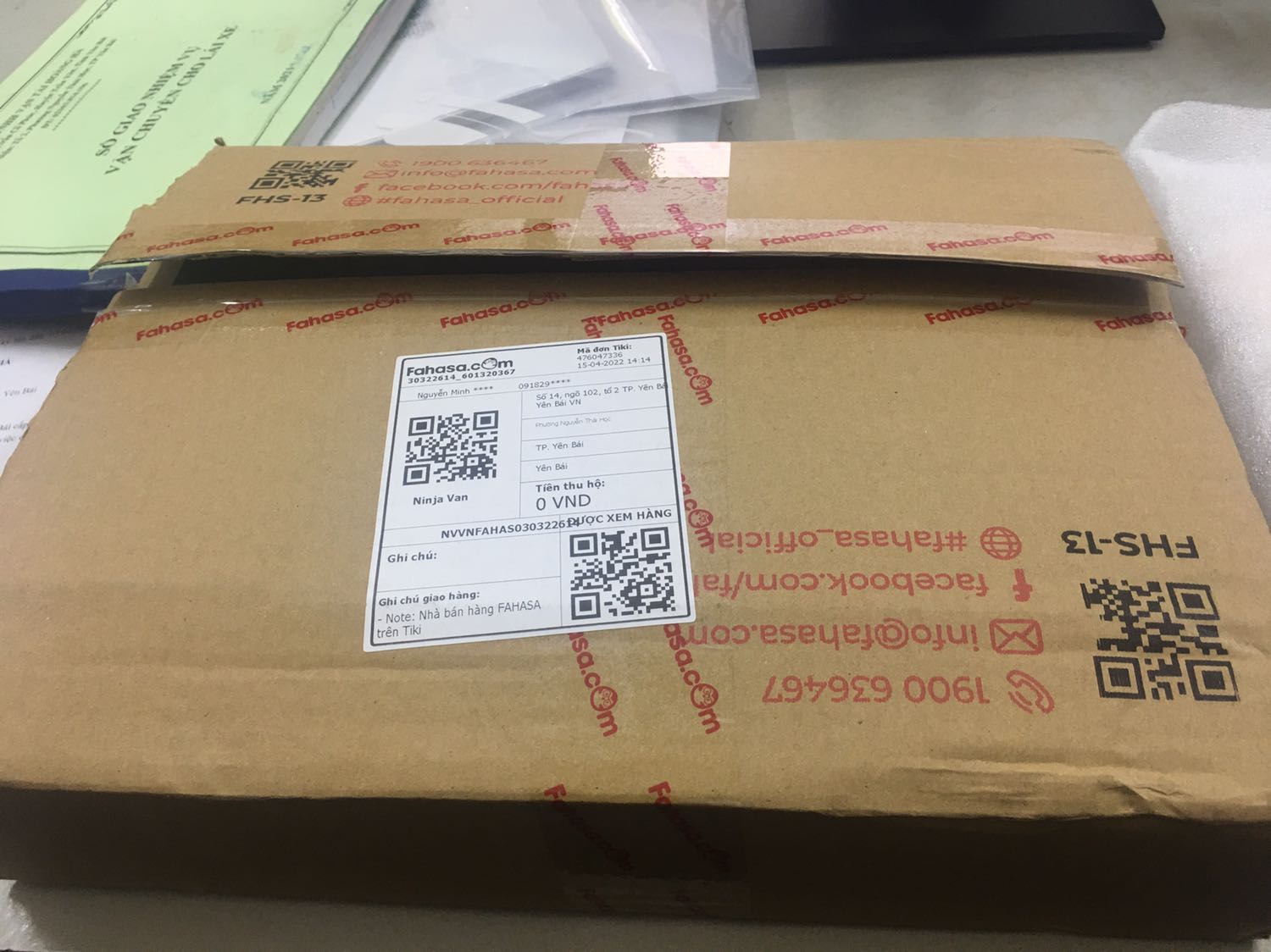 Fahasa bọc sách cẩn thận (có xốp chống sốc), sách còn màng nilon, ưng ý.