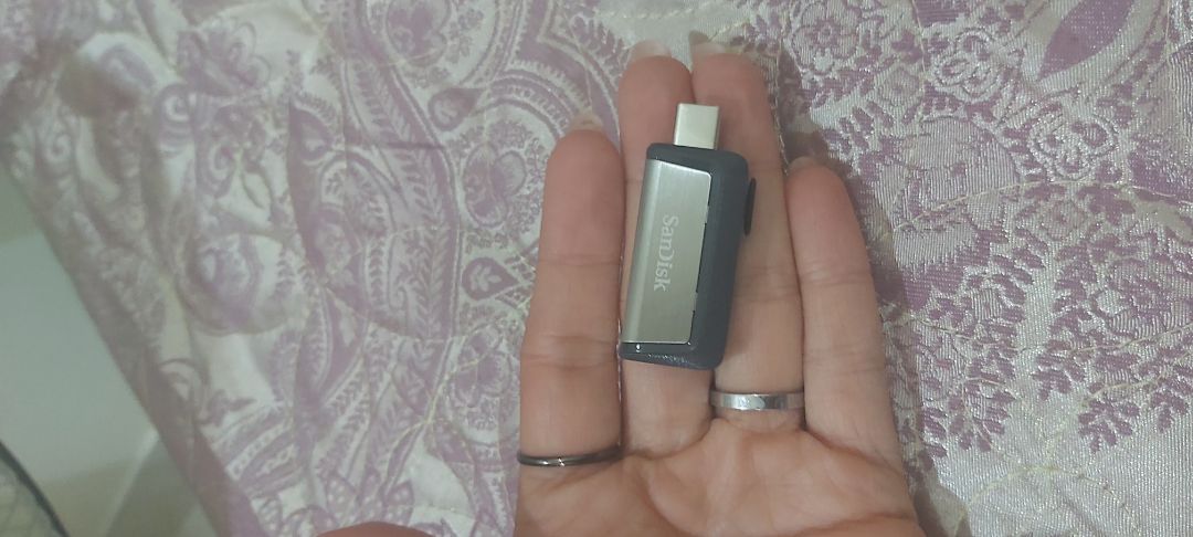 sp ghi 256gb mà dung lương thật có 233gb thôi . cơ mà nhìn nho nhỏ xin xăn lắm hk biêt chất lượng sao mong là sd tốt. đã mua ủng hộ 2 cái cái nào cũg xinh xắn hết