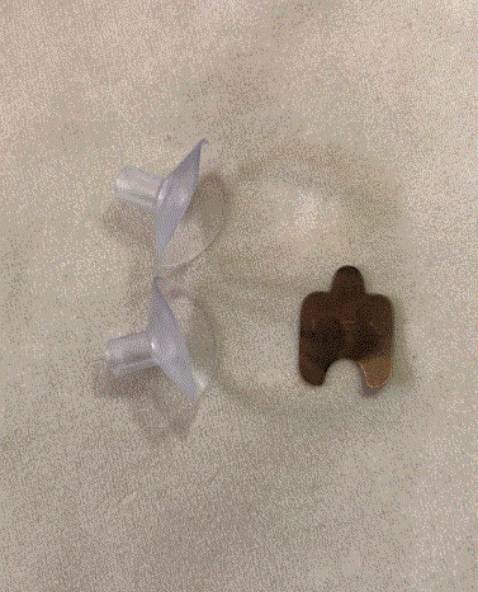 Lúc đầu mới nhận về chưa biết dùng sao, liên hệ shop tư vấn nhiệt tình lắm, gửi hẳn cảo video hướng dẫn. Bảng tháo lắp đơn giản, miếng hút cao su cũng chắc chắn không bị rơi trong lúc di chuyển. nói chung là quá rẻ so với chất lượng. Đánh gái 5 sao ủng hộ shop.