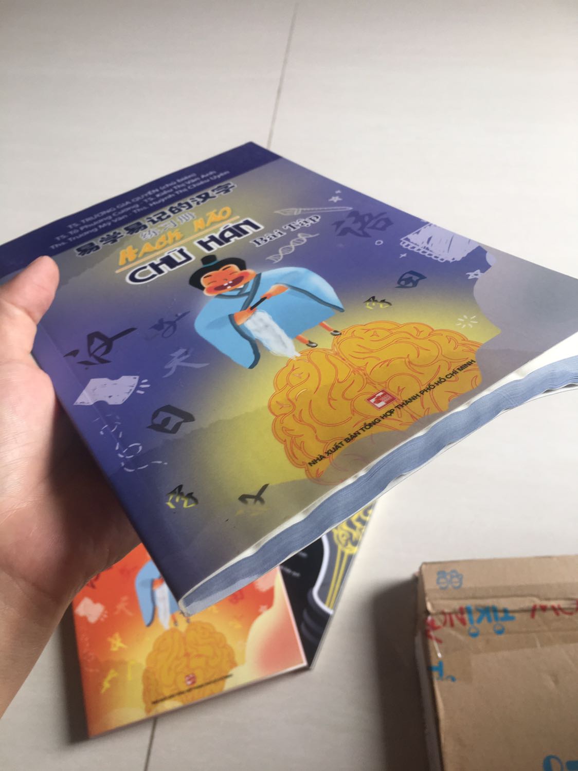 Tiki dạo này đóng gói sách chán quá, không có bọc kèm theo, ướt hết sách mất rồi.