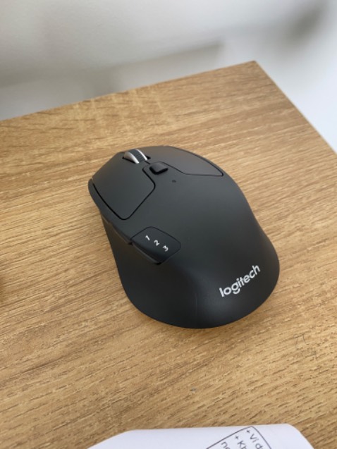 Chuột kết nối nhanh, đầm tay, con lăn nhiều khi mượt quá làm mình lướt bị lố, chưa thấy vấn đề gì sau 1 tuần dùng (trộm vía). Shop đóng gói cẩn thận.